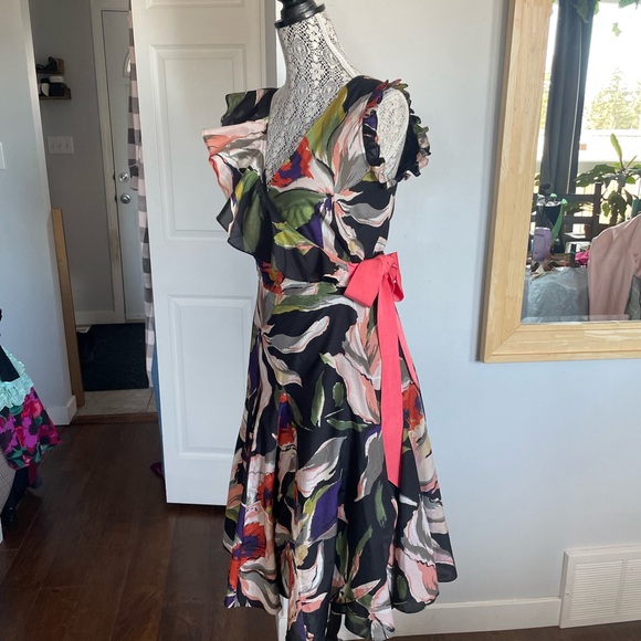 Designer Ted Baker Floral Panelled Wrap Midi Dress. Silk/Cotton. TB 3/Size 8. - Picture 4 of 7